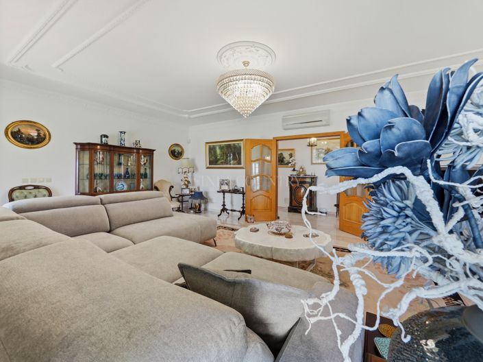 Image No.11-5 Bed Property for sale