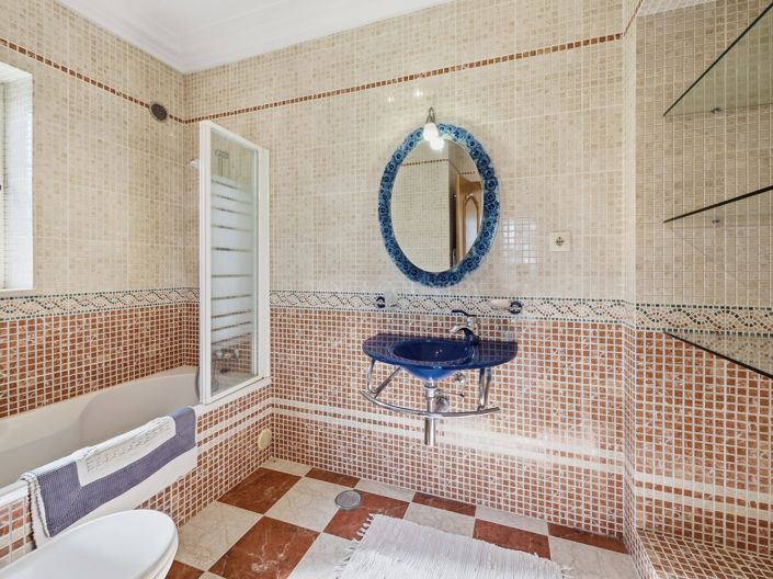 Image No.23-5 Bed Property for sale