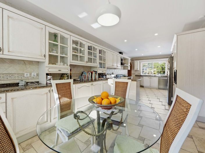 Image No.28-5 Bed Property for sale