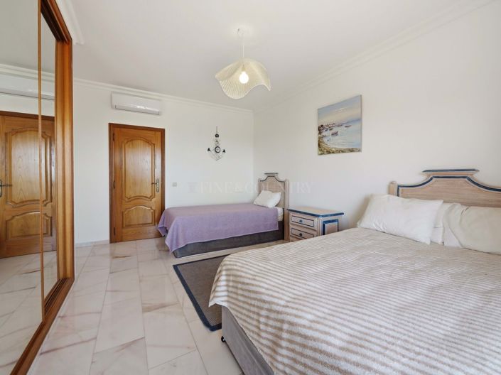 Image No.47-5 Bed Property for sale