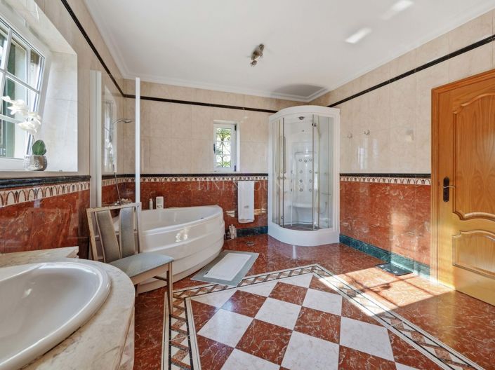 Image No.51-5 Bed Property for sale