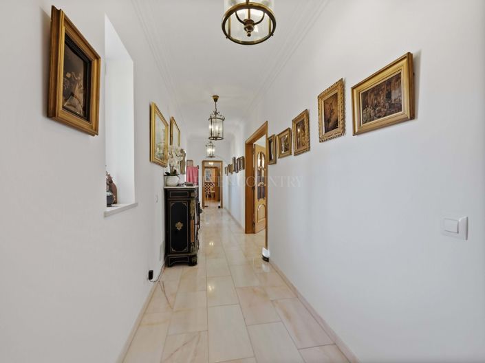 Image No.7-5 Bed Property for sale