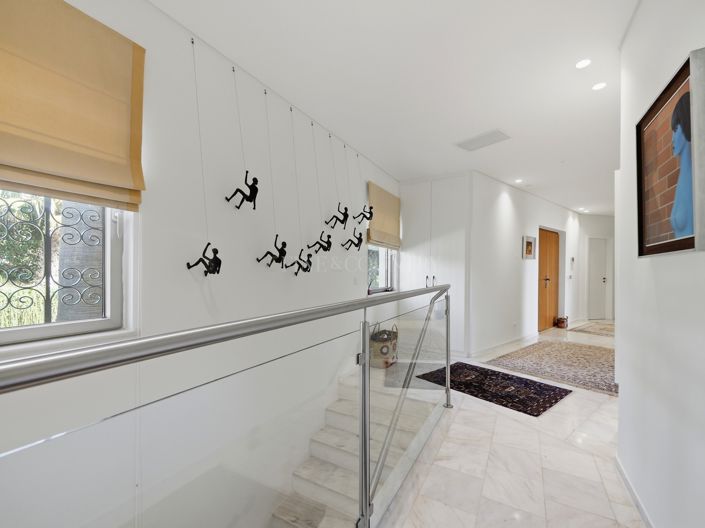 Image No.19-5 Bed Property for sale