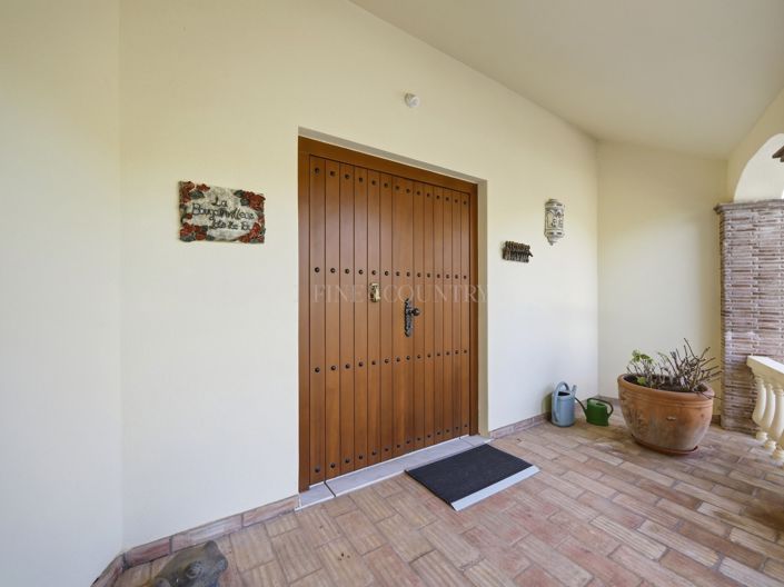 Image No.3-5 Bed Property for sale