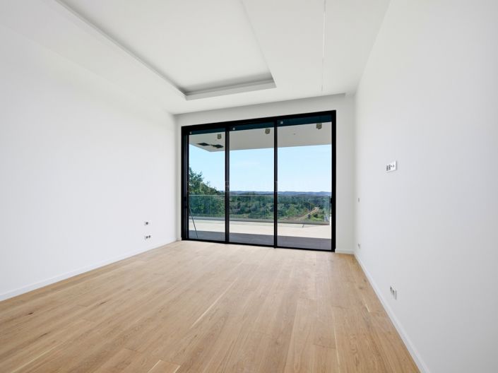 Image No.11-4 Bed Property for sale