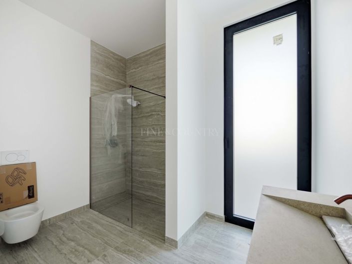 Image No.13-4 Bed Property for sale