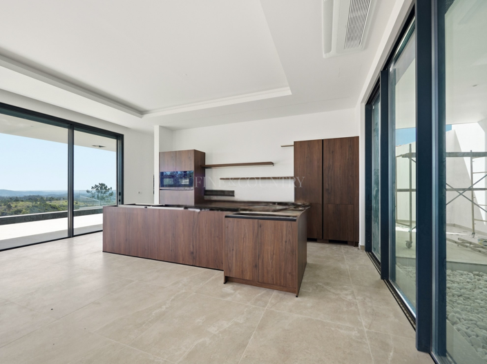 Image No.15-4 Bed Property for sale