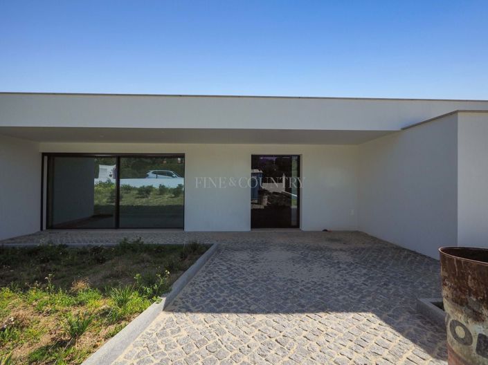 Image No.19-4 Bed Property for sale