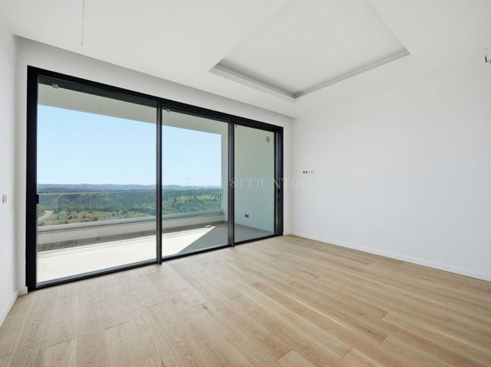 Image No.3-4 Bed Property for sale