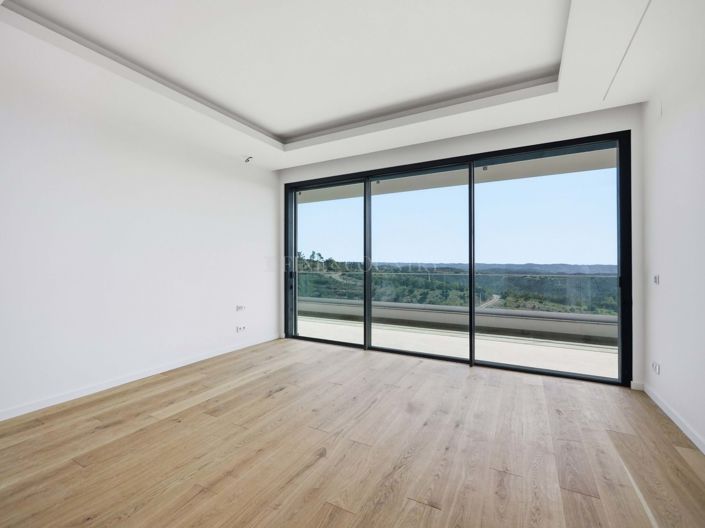 Image No.6-4 Bed Property for sale