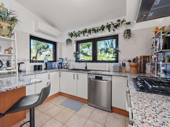 Image No.16-3 Bed Property for sale