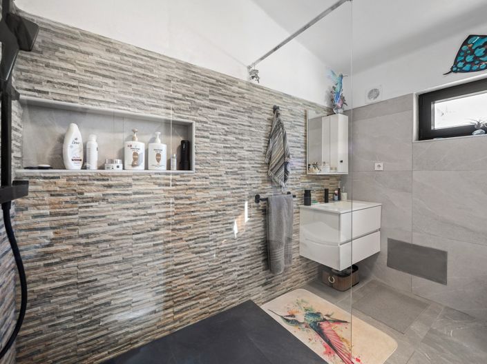 Image No.22-3 Bed Property for sale