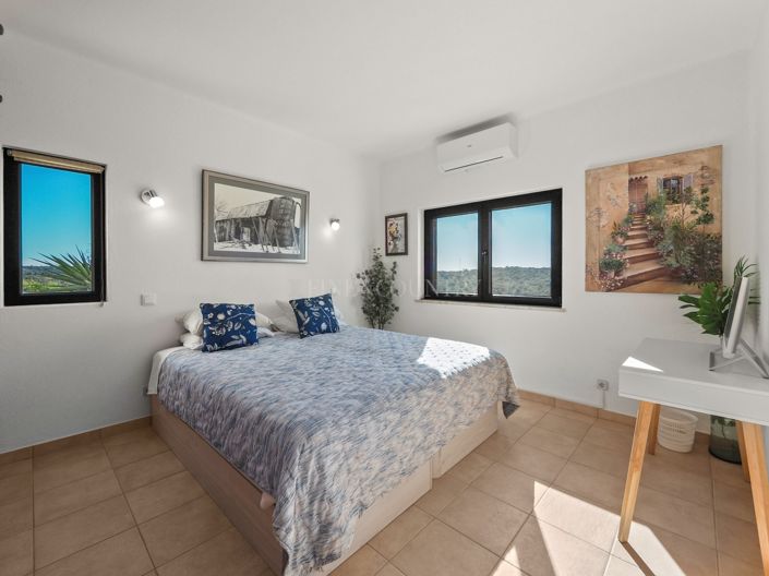 Image No.24-3 Bed Property for sale