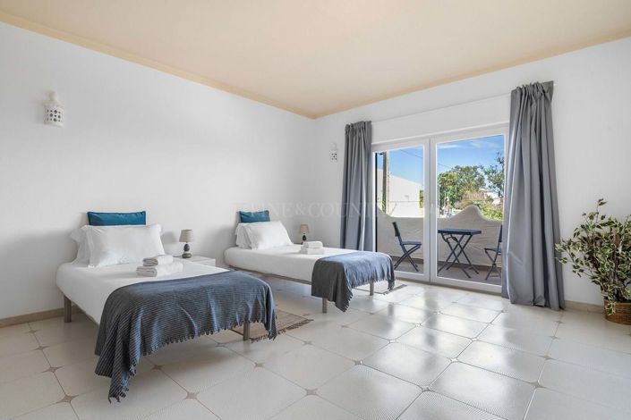 Image No.13-5 Bed Property for sale