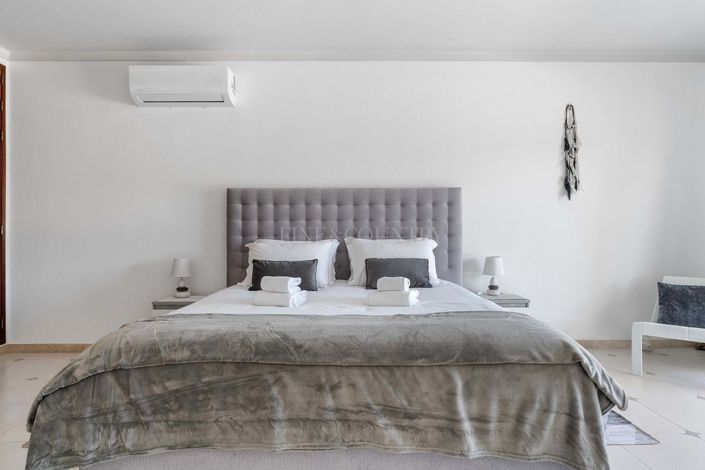 Image No.20-5 Bed Property for sale