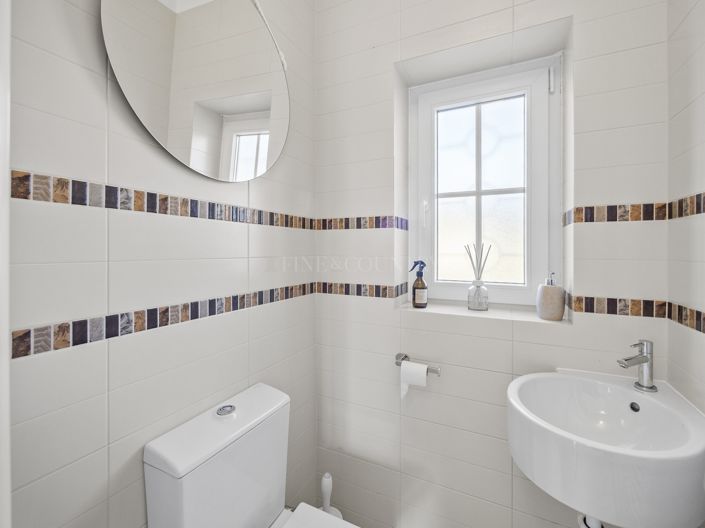 Image No.18-4 Bed Property for sale