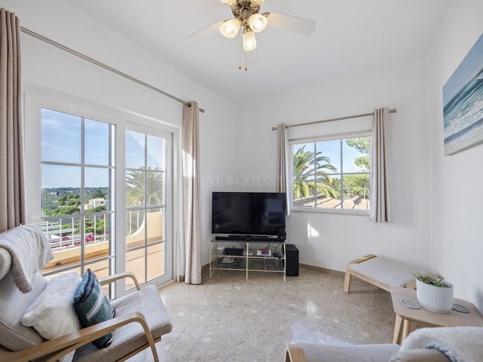 Image No.25-4 Bed Property for sale