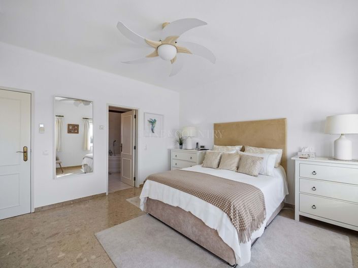 Image No.28-4 Bed Property for sale