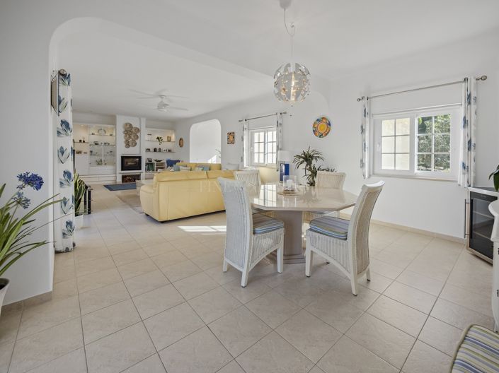 Image No.7-4 Bed Property for sale