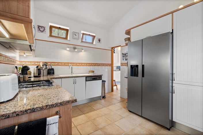 Image No.10-3 Bed Property for sale