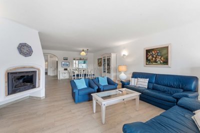 2104-369829-14d4e763c151089fe37f379b2f9be1ace