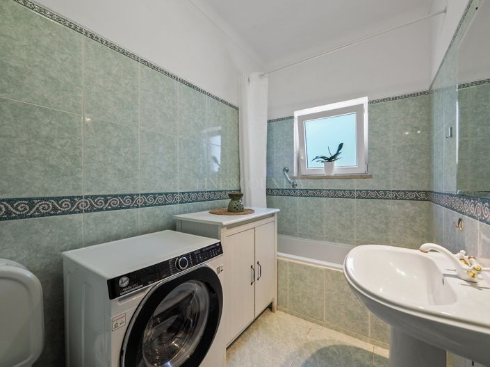 Image No.12-3 Bed Property for sale