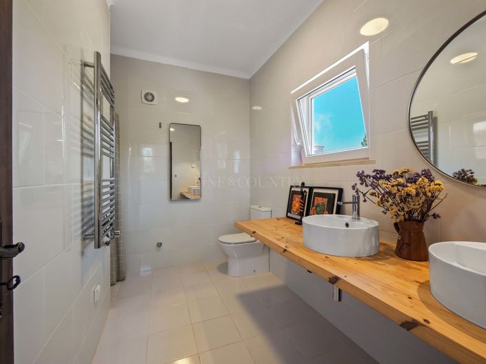 Image No.18-3 Bed Property for sale