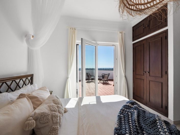 Image No.21-3 Bed Property for sale