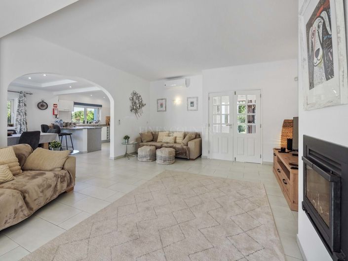 Image No.14-3 Bed Property for sale