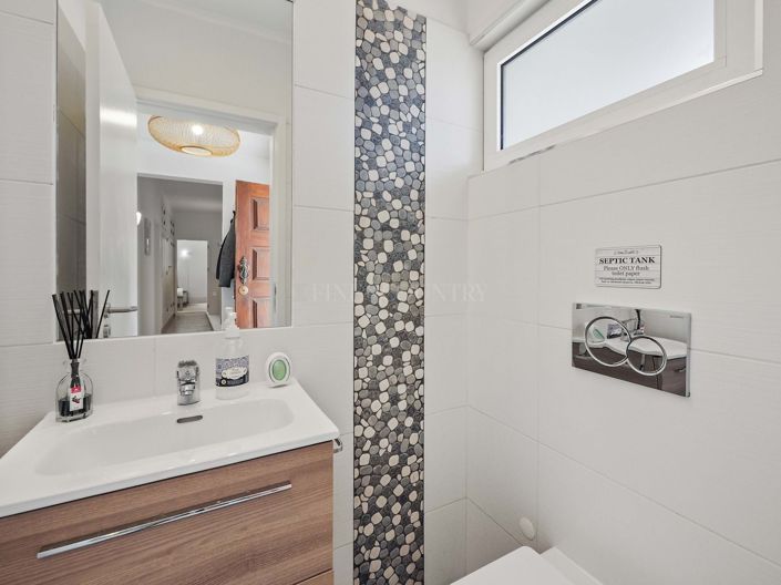 Image No.15-3 Bed Property for sale