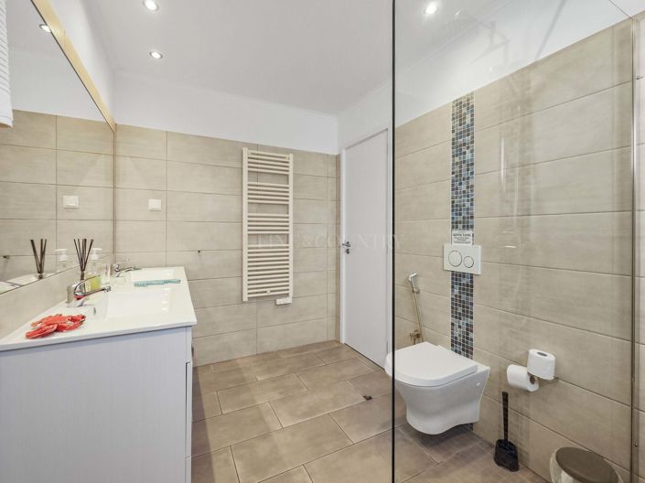 Image No.23-3 Bed Property for sale