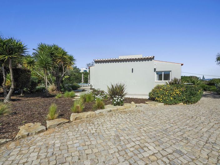 Image No.42-3 Bed Property for sale