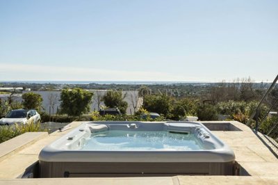 2104-367085-14d4e763c151089fe37f379b2f9be1ace