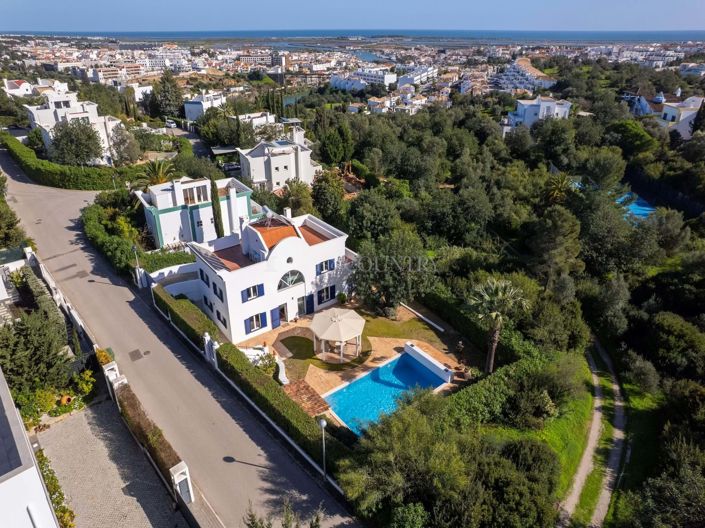 Image No.4-4 Bed Villa for sale