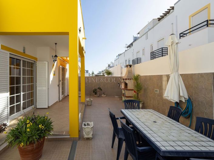 Image No.14-4 Bed Semi-Detached for sale