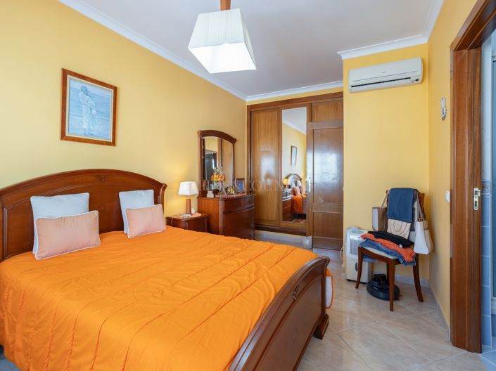 Image No.19-4 Bed Semi-Detached for sale