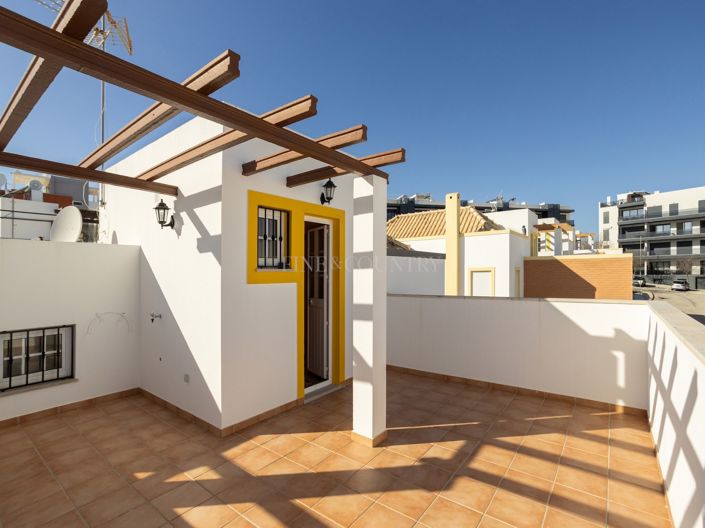 Image No.32-4 Bed Semi-Detached for sale