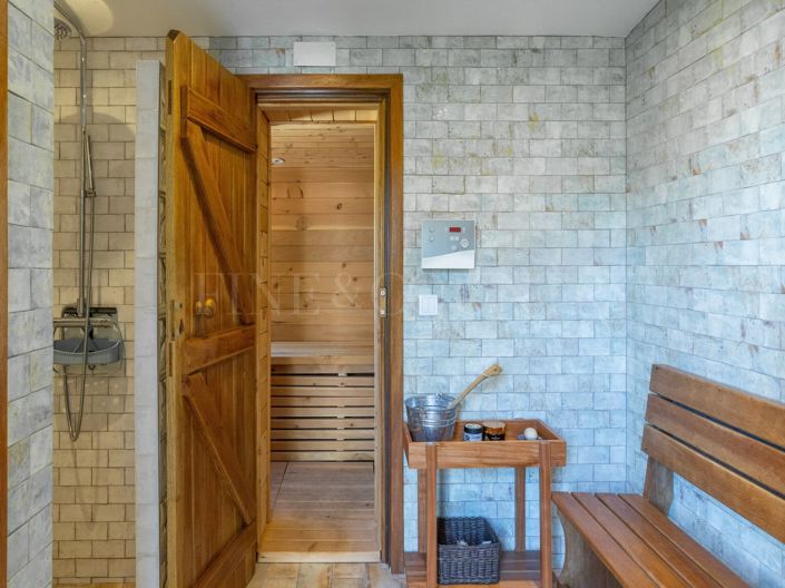 Image No.34-5 Bed Villa for sale