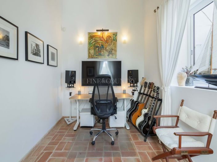 Image No.31-3 Bed Townhouse for sale