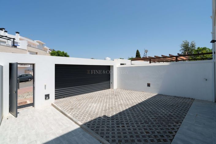 Image No.25-3 Bed Townhouse for sale