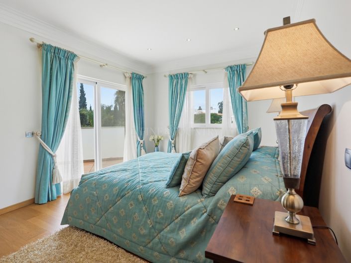 Image No.41-4 Bed Property for sale