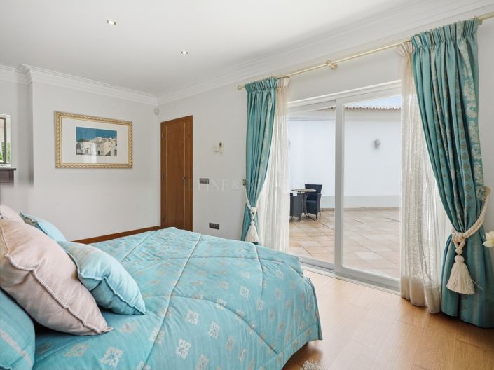 Image No.42-4 Bed Property for sale