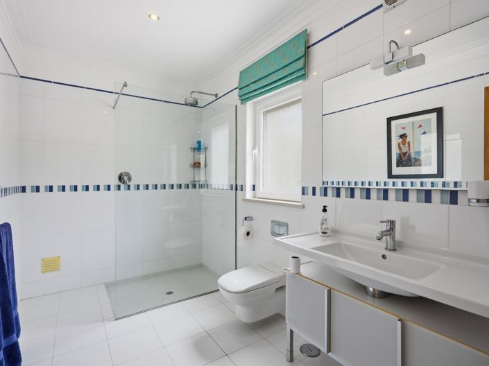 Image No.43-4 Bed Property for sale