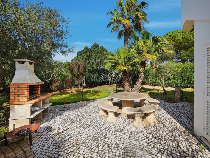 Image No.17-3 Bed Property for sale