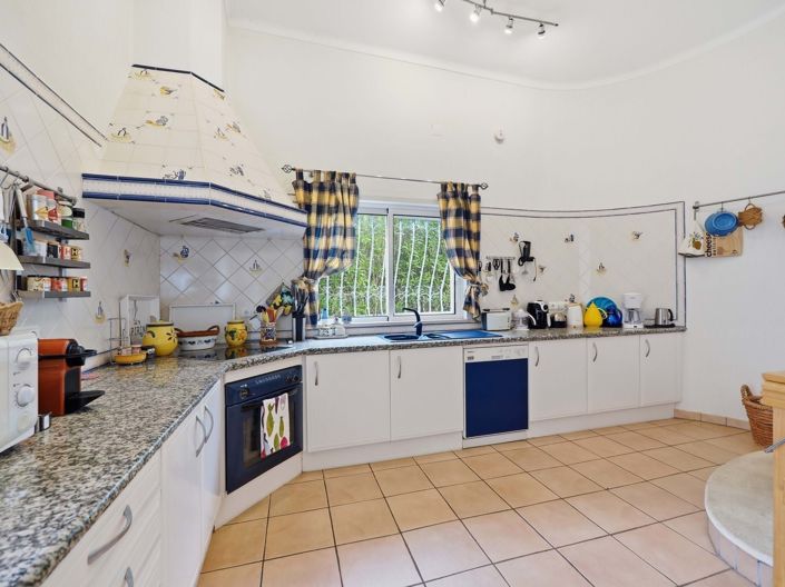 Image No.6-3 Bed Property for sale