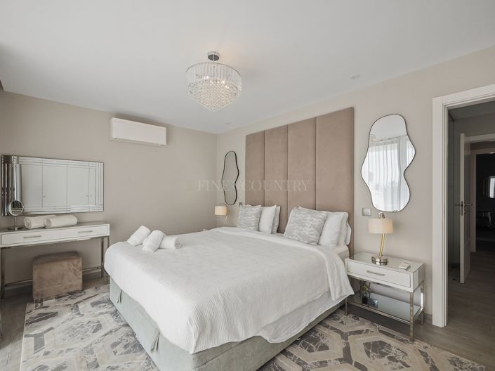 Image No.20-4 Bed Property for sale