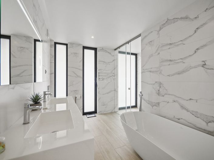 Image No.21-4 Bed Property for sale