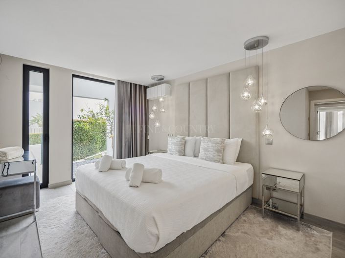 Image No.22-4 Bed Property for sale