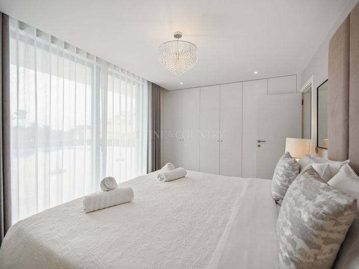 Image No.30-4 Bed Property for sale