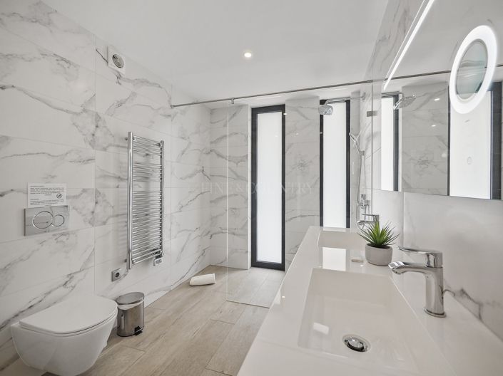 Image No.31-4 Bed Property for sale